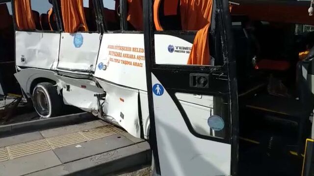 Kavşakta can pazarı! TIR çarptı