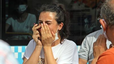 Yaralı adamın başında ağladı! Kahreden kaza!