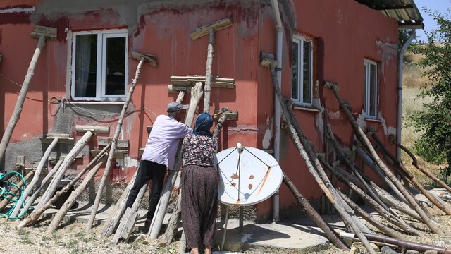 Yaşlı çiftin 6.8'lik hasar önlemi!