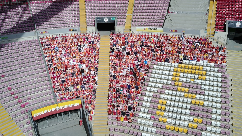 Soyunma odalarına girmek yasak!