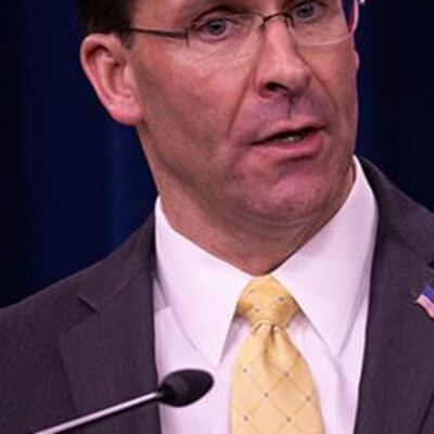 Trump, Savunma Bakanı'nı görevden almanın eşiğinden dönmüş!