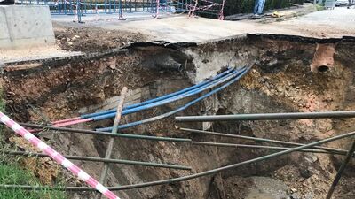 Altyapı çalışması sırasında yol çöktü