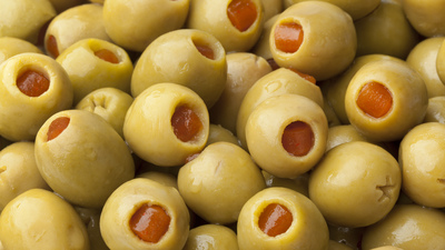 Beyin ameliyatı sırasında zeytin dolması yaptı