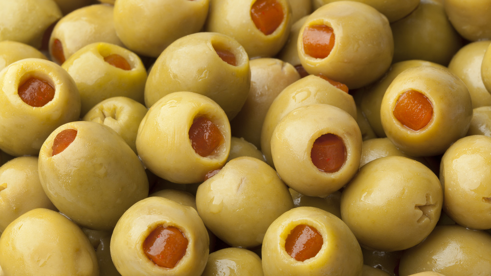 Beyin ameliyatı sırasında zeytin dolması yaptı