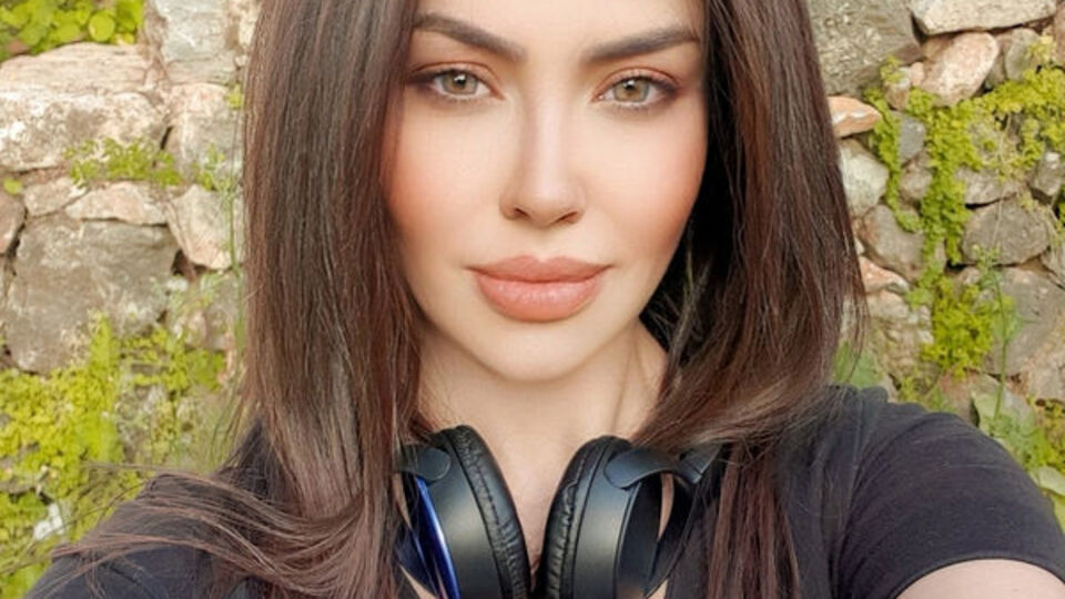 Ünlü şarkıcı Lara kaza geçirdi