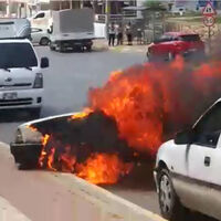 Alev topuna döndü! Yürümeye başladı!