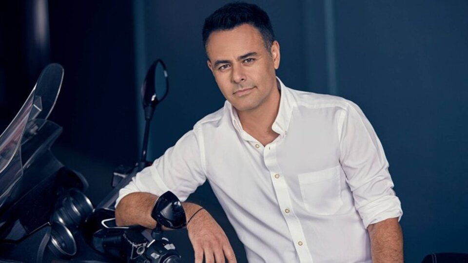 Barbados, Ortadoğu'nun Frank Sinatra'sı Omar Kamal ile Londra'da