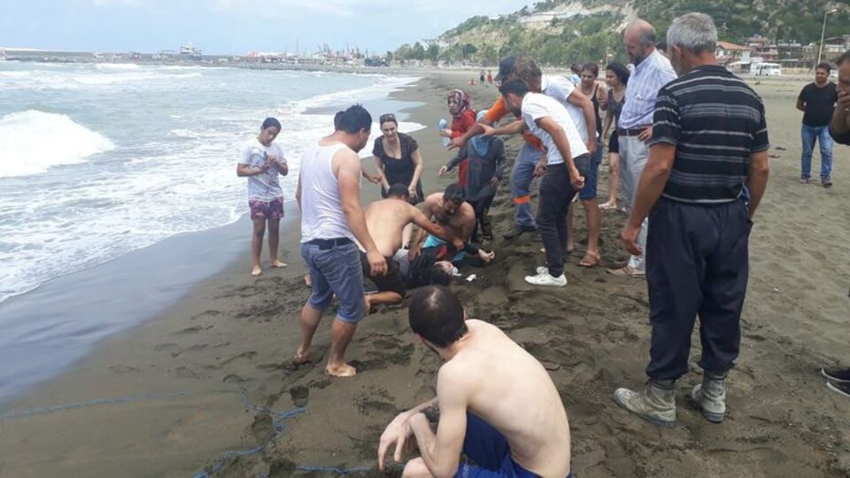 Ölümle yaşam arasında! Rip akıntısına kapıldı!