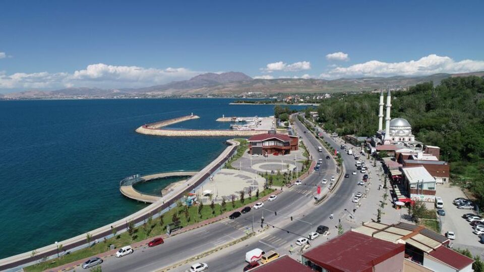 Hafta sonu sokağa çıkma yasağı var mı?