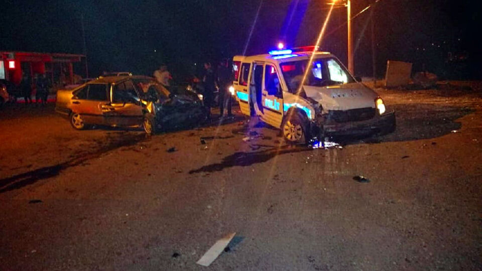 Ekip otosu otomobille çarpıştı: 2 ölü!