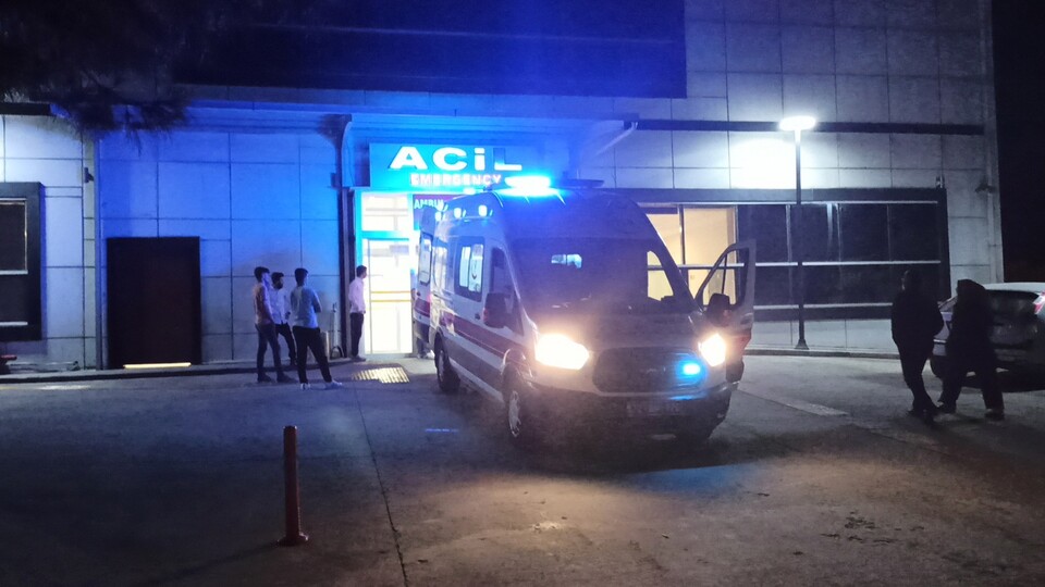 Tüfekle oynarken kazara kendini vurdu!