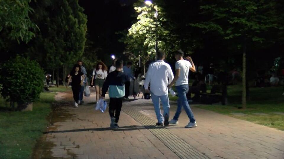 Maçka Parkı'nda horon teptiler nargile içtiler