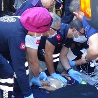 Alevlerin arasında kaldı! İtfaiyecinin kalbi 2 kez durdu!