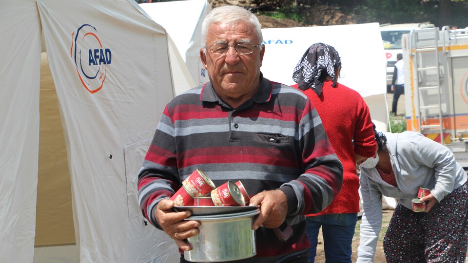 Bingöl'de depremzedeler için çadırlar kuruldu