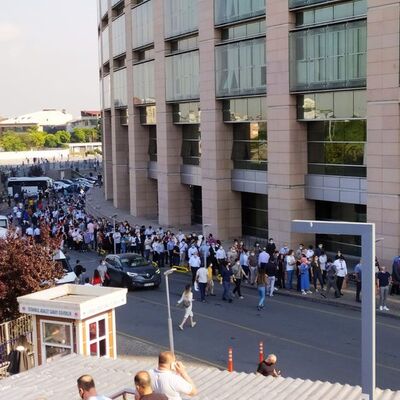 Adliyeler açıldı! Uzun kuyruklar oluştu