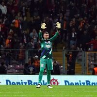 UEFA'dan Muslera'ya moral paylaşımı