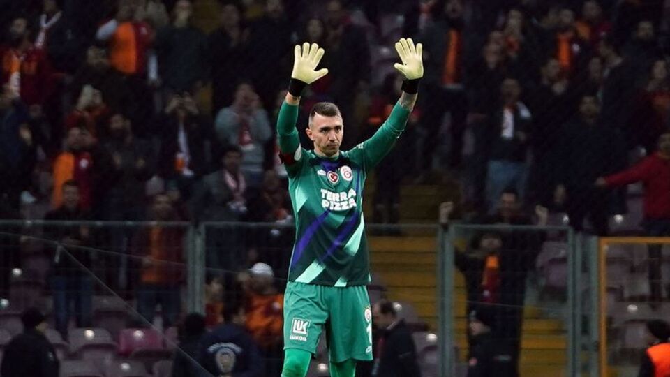 UEFA'dan Muslera'ya moral paylaşımı