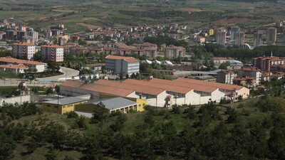 O kentte 8 gardiyanın testi pozitif çıktı!