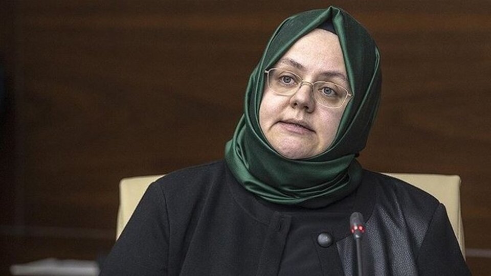 Zehra Zümrüt Selçuk kimdir?