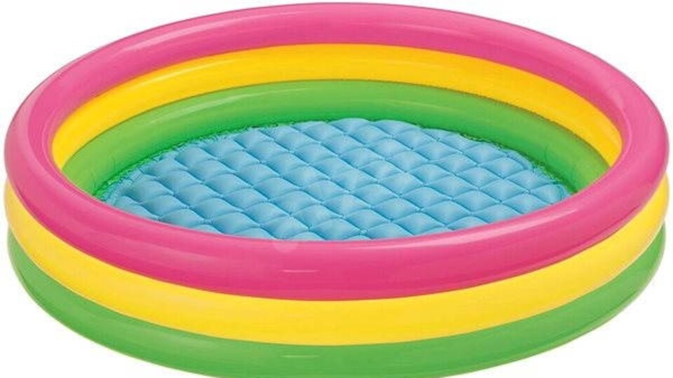 Şişme havuz, sütlü nuriye!