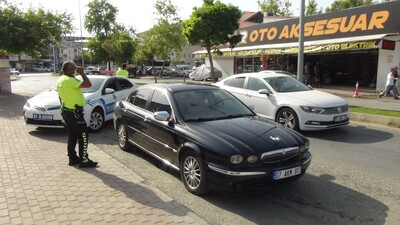 'Dur' ihtarına uymadı, plaka değiştirirken yakalandı!