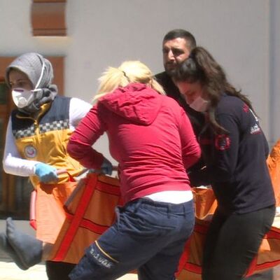 Sınav için gelen kızına kurşun yağdırdı