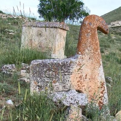 Tarihe bir defineci darbesi daha!