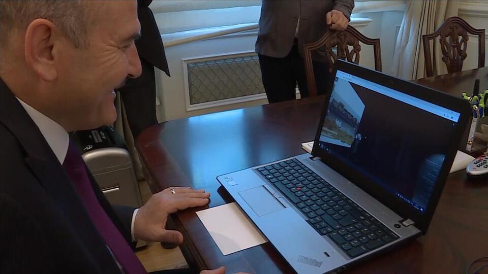 Avatarlarıyla sanal sergiyi gezdiler