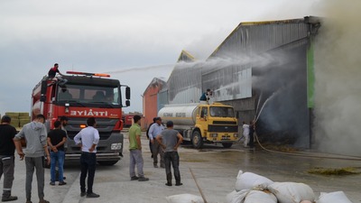 Aksaray'da yem fabrikasında yangın!