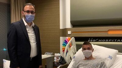 Bakan Kasapoğlu'ndan Muslera'ya ziyaret