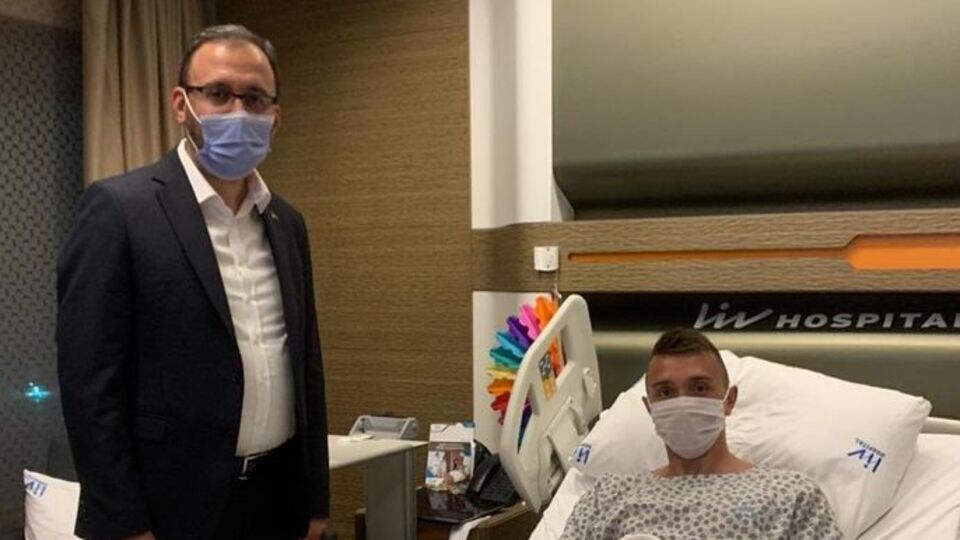 Bakan Kasapoğlu'ndan Muslera'ya ziyaret