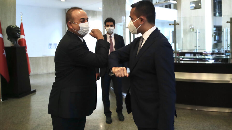 Çavuşoğlu: Fransa, Libya'ya bizzat silah gönderiyor