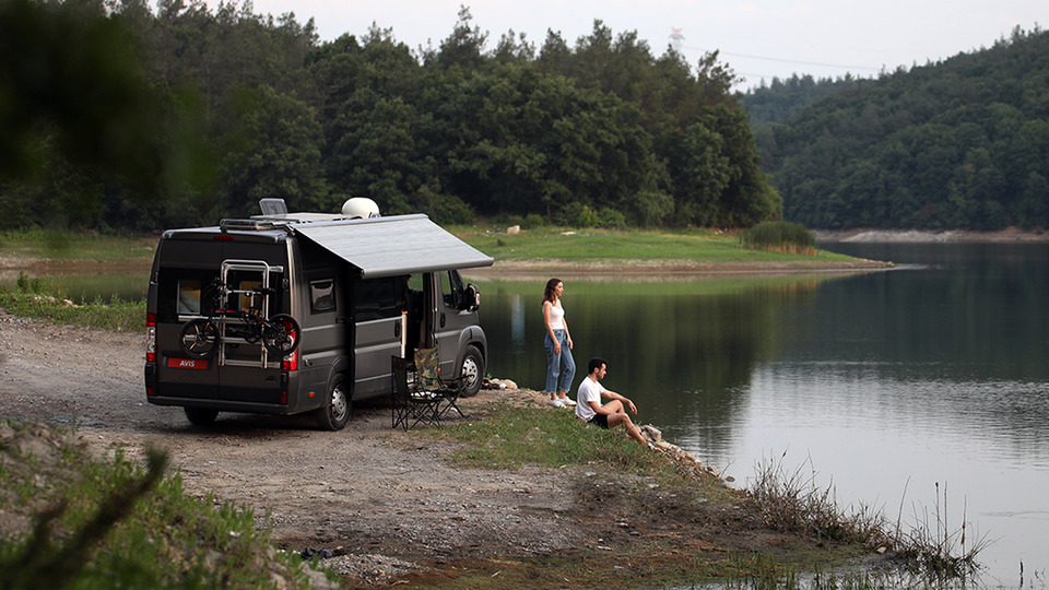 Filoya karavan dahil etti