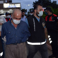 Bir cinayeti daha çıktı! Başlarını ezip yakmıştı!