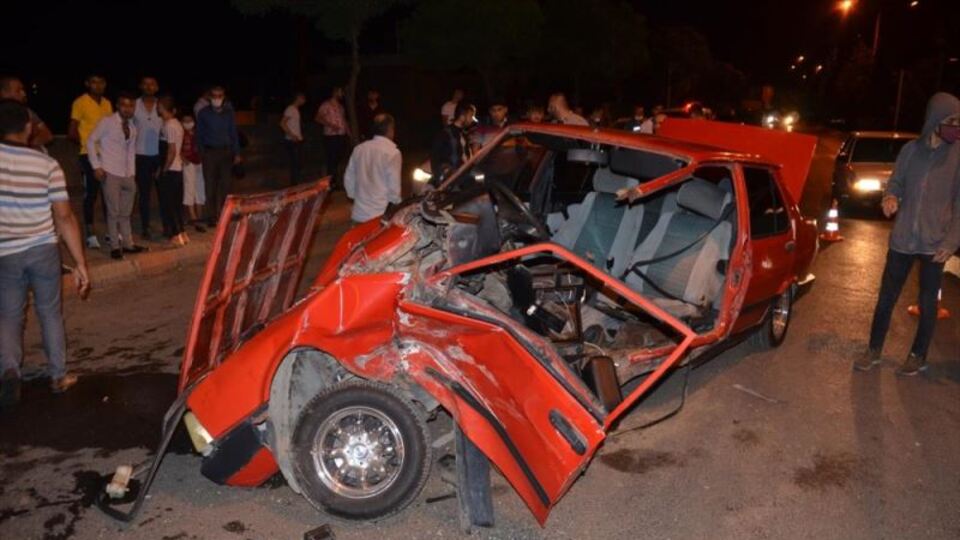 İkiye bölünen otomobilden mucize kurtuluş