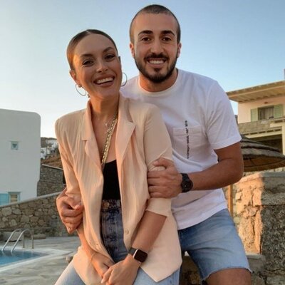 Ezgi Mola'nın tektaşı göründü