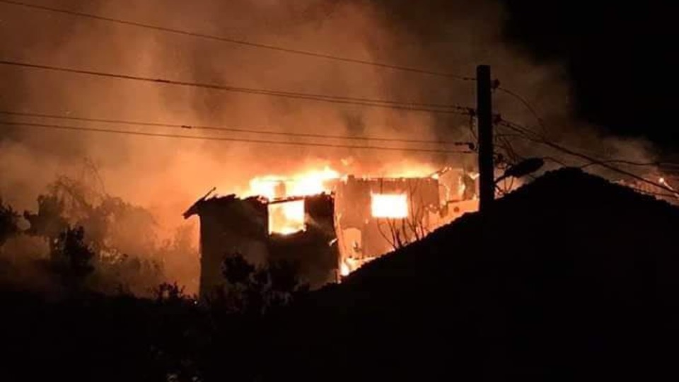 Bilecik'te 3 ev küle döndü!