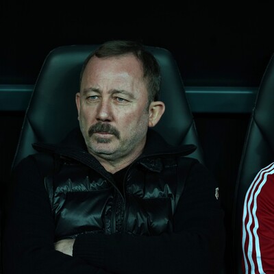 Kartal evinden uzakta uçuyor