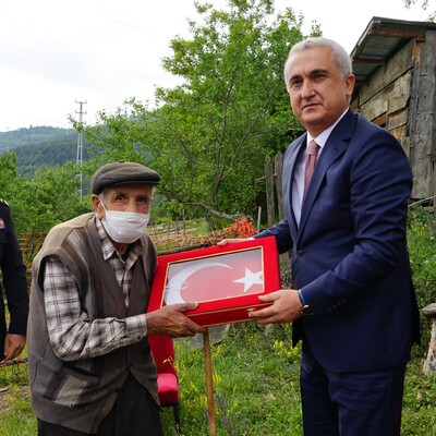 Şehit ailesini ziyarette ilginç tesadüf!