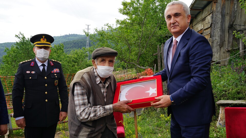 Şehit ailesini ziyarette ilginç tesadüf!