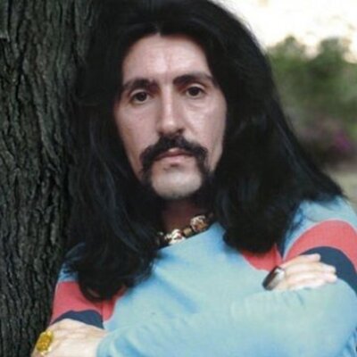 Babasının asıl adını açıkladı