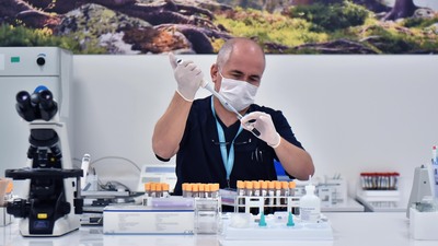 Covid-19'un fedakar savaşçıları "Babalar Günü"nde de mesai başında