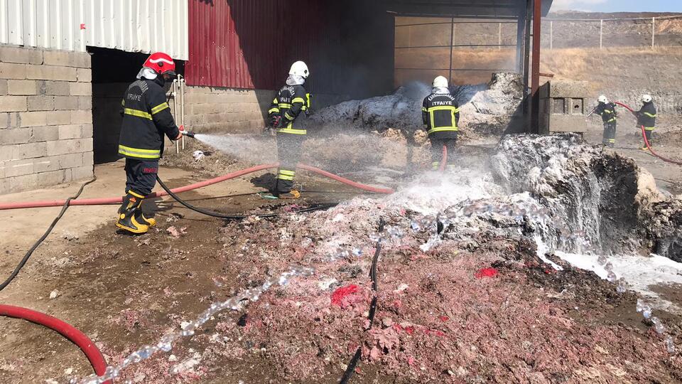 Kahramanmaraş'ta tekstil fabrikasında yangın!