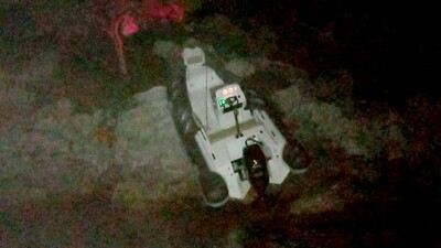 Lastik bot kayalıklara çarptı: 2 yaralı!