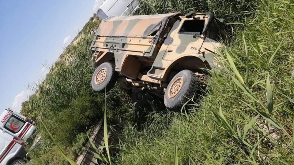 Askeri araç devrildi: 5 yaralı!