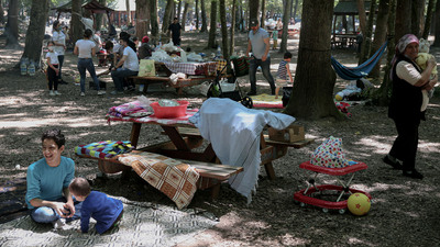 Babalar Günü'nde maskesiz manzara!