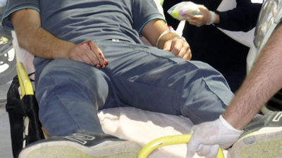 Tartıştığı postacının kulağını ısırarak kopardı!