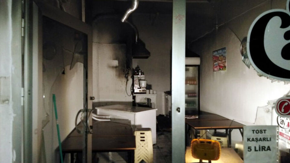 Boşanmak isteyen kocasının iş yerini yaktı