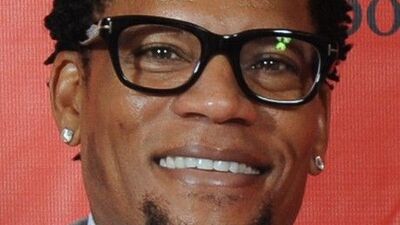 Sahnede bayıldı, koronavirüs olduğunu öğrendi