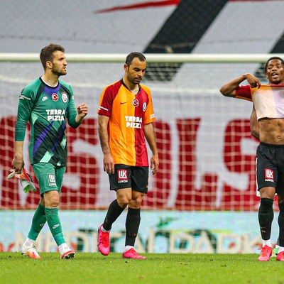 Okan Kocuk topu kaç saniye elinde tuttu!